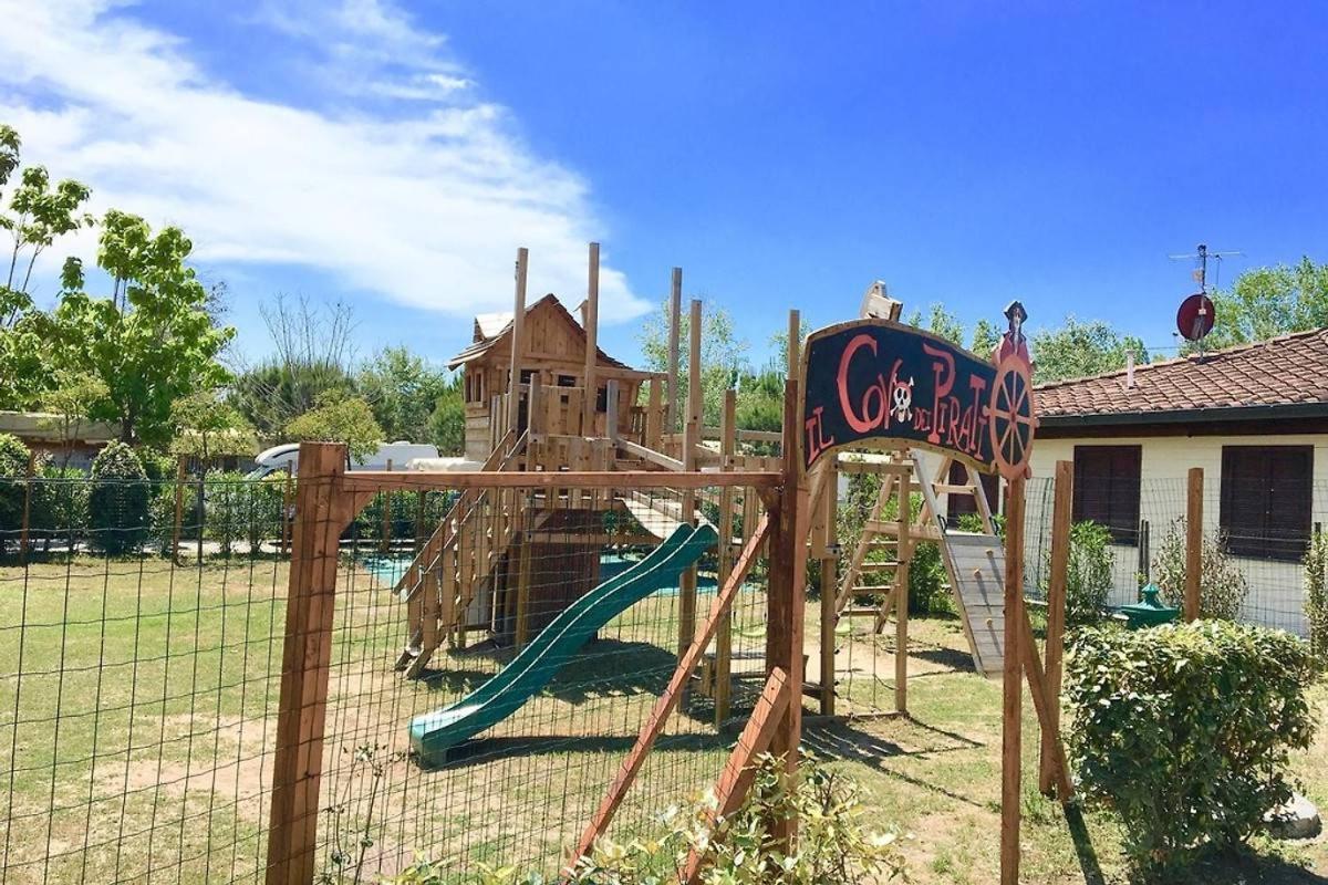 Comfortabele Familie Chalets Met Veranda Incl Airco Dichtbij Zee! Viareggio Exterior foto